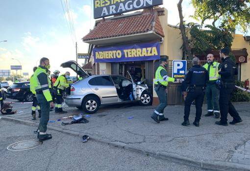 Exterior del restaurante tras el impacto del vehículo