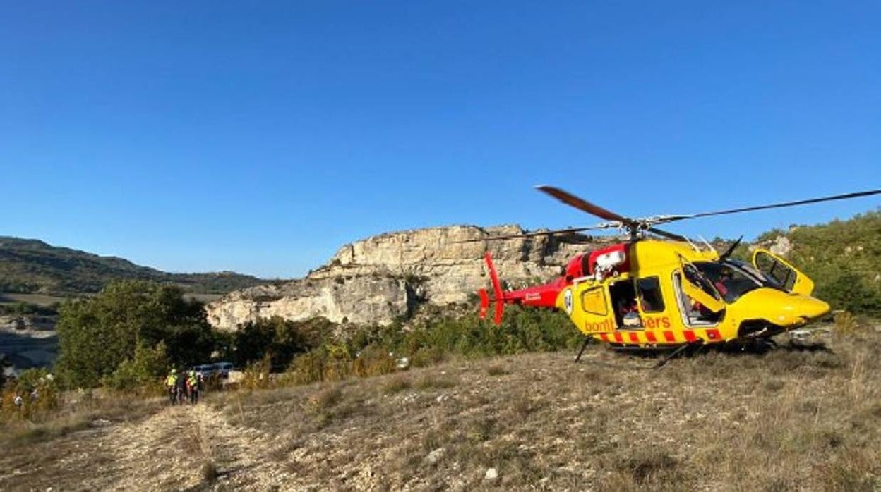 Un helocóptero se ha sumado a las tareas