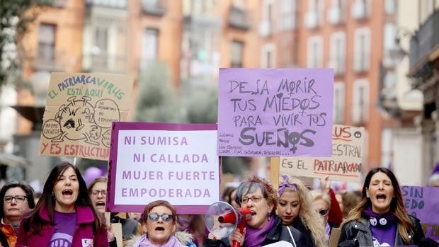 Las manifestaciones cayeron un 26% en 2020 con el 8M como la que más gente concentró