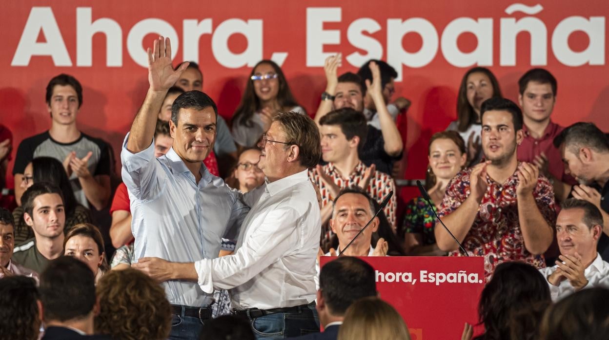 Imagen de Pedro Sánchez y Ximo Puig durante un acto electoral en Valencia en octubre de 2019