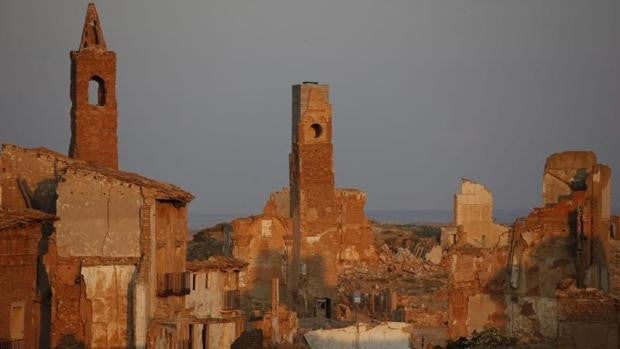 Moncloa promete cuatro millones de euros para salvar las ruinas de Belchite, símbolo de la Guerra Civil