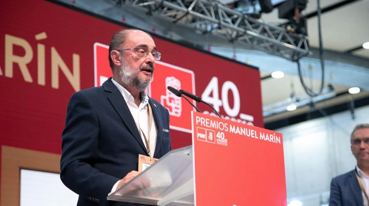 Javier Lambán, durante su intervención en la primera jornada del congreso federal del PSOE celebrado en Valencia, en el que además fue homenajeado