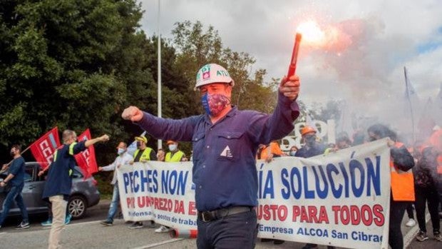 Miles de personas defienden el futuro industrial de A Mariña