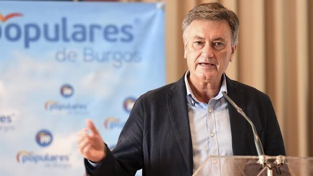 Vázquez niega que el PSOE esté unido: «Tiene más fisuras que el Titanic»