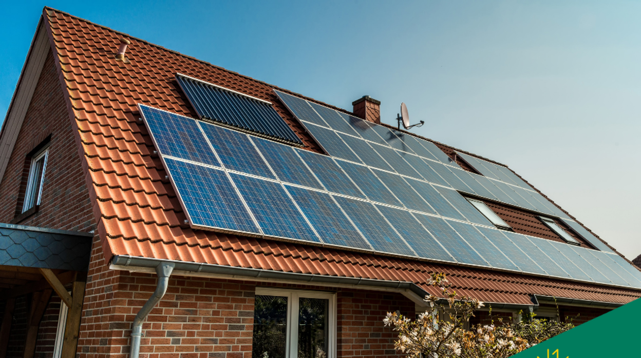 Una instalación de placas solares fotovoltaicas en una vivienda