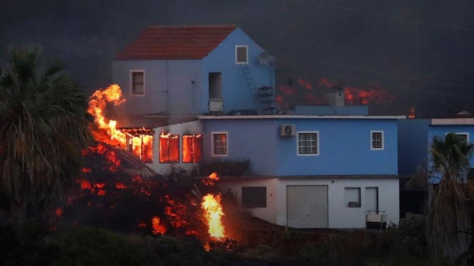 En vídeo: Así devoran las llamas las casas de Tajuya