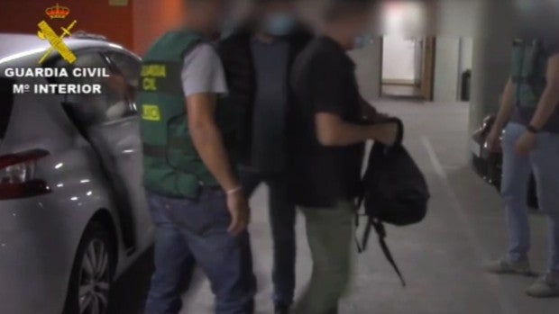 La Guardia Civil 'caza' en Barcelona a un pedófilo que ejerció como profesor particular tras huir de EE.UU.