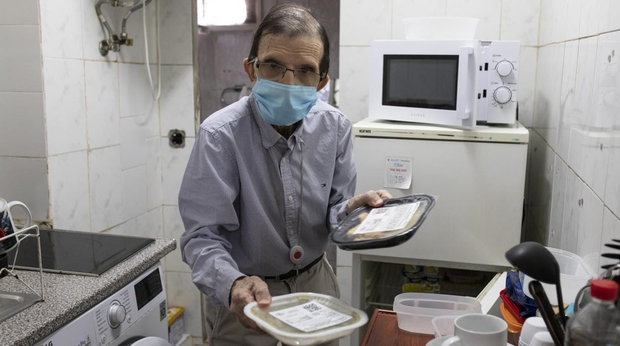 Usuario del plan municipal contra la soledad no deseada y del programa municipal de comida a domicilio