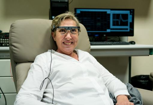 Logran que una ciega perciba letras e identifique siluetas con un implante cerebral de microelectrodos