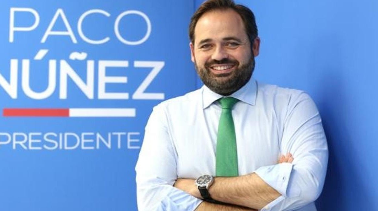 Paco Nuñez posa para ABC en la sede del PP en Toledo