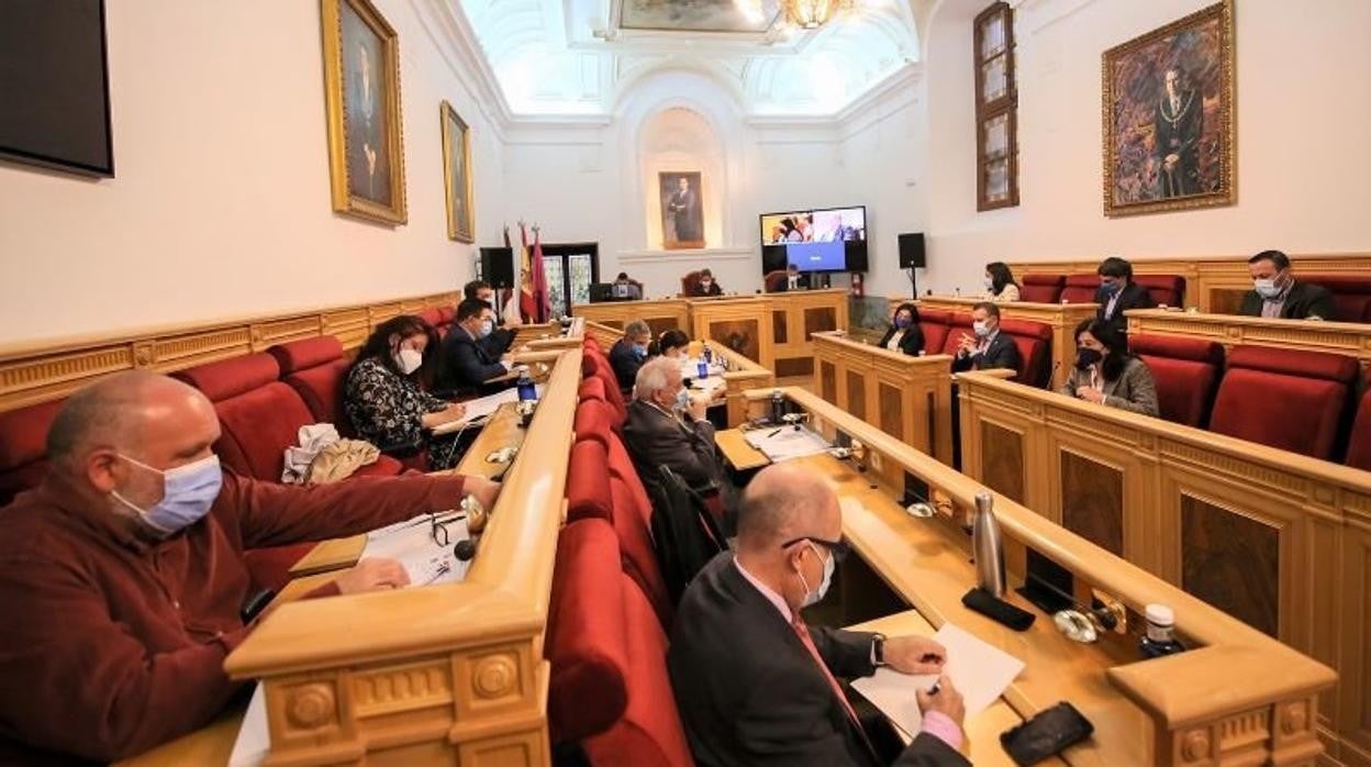 El pleno del Ayuntamiento de Toledo que ha presidido la alcaldesa Milagros Tolón