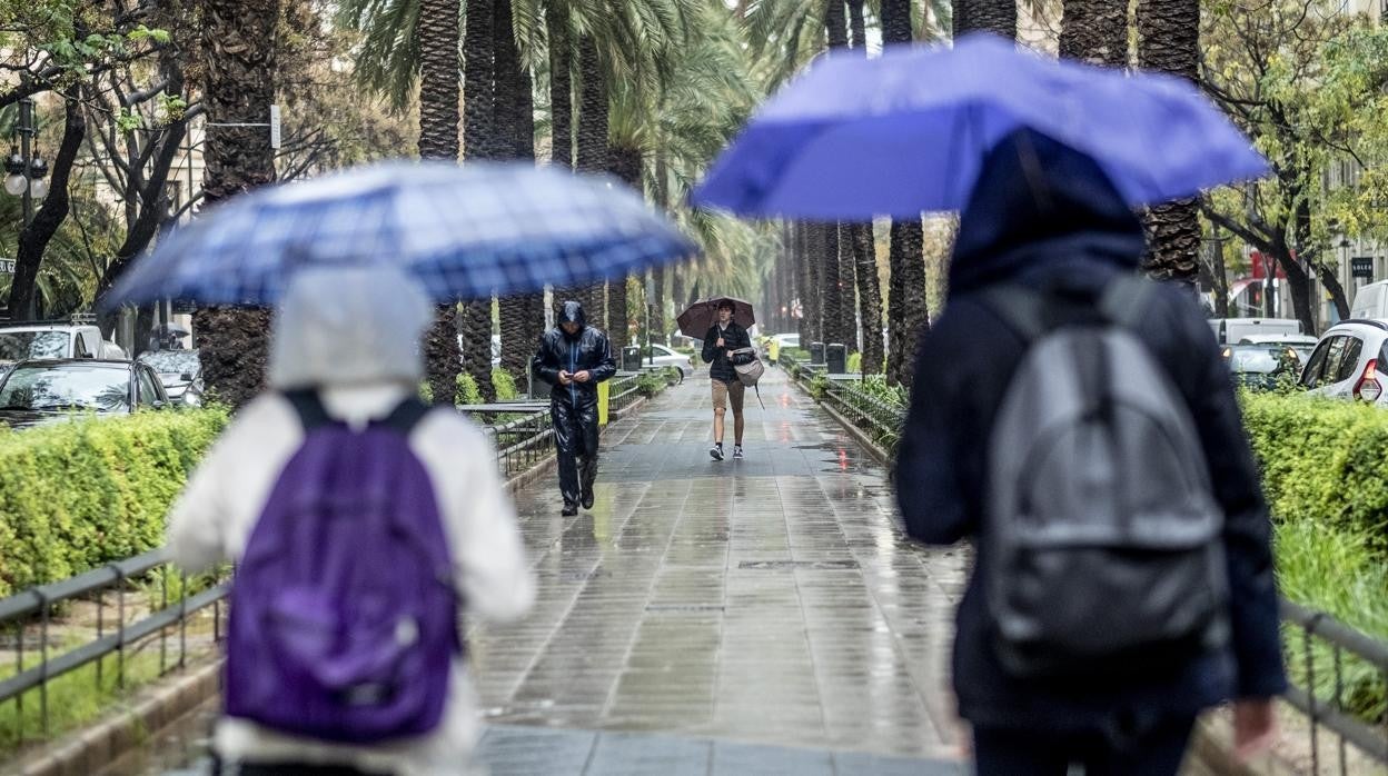 Imagen de recurso durante un día lluvioso en la ciudad de Valencia