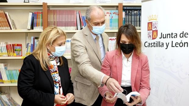 Educación repartirá 35.000 ejemplares de tres obras de Delibes entre los alumnos de Castilla y León