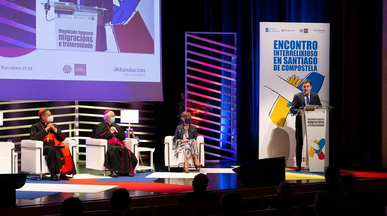 El conselleiro de Cultura, Román Rodríguez en el Encontro Interrelixioso organizado por la Catedral de Santiago