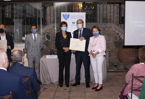 Homenaje del Colegio de Médicos de Toledo a los honoríficos: «Nos habéis enseñado a ser médicos»