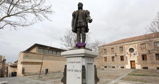 Estatua dedicada a Juan de Padilla en la ciudad de Toledo