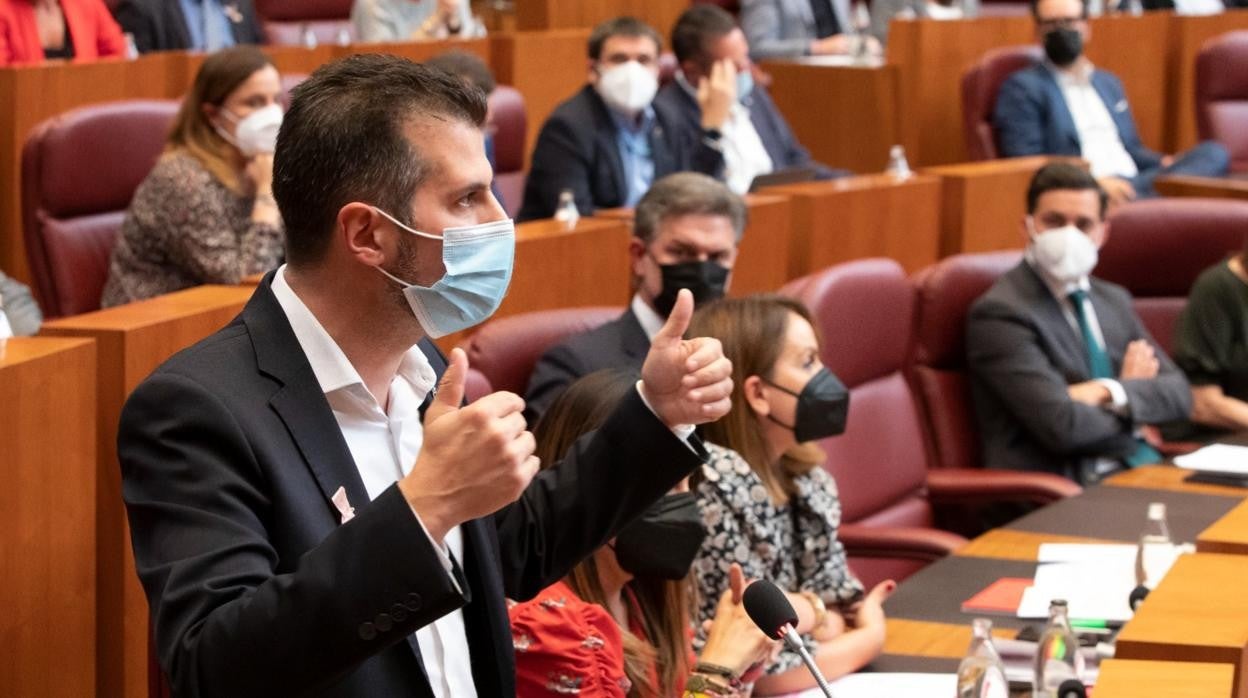 Luis Tudanca, durante el último pleno de las Cortes