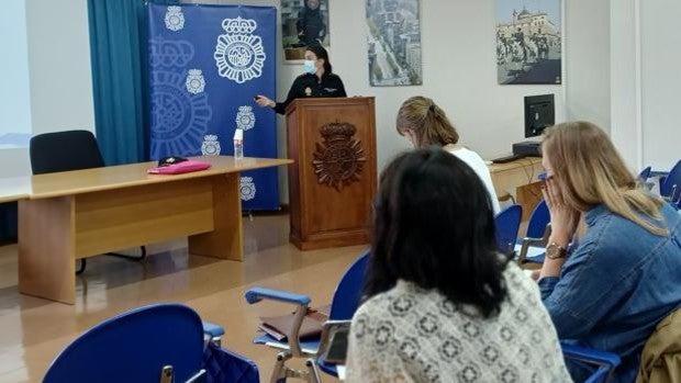 La Policía Nacional forma a 25 agentes de la región en violencia de género durante cinco días