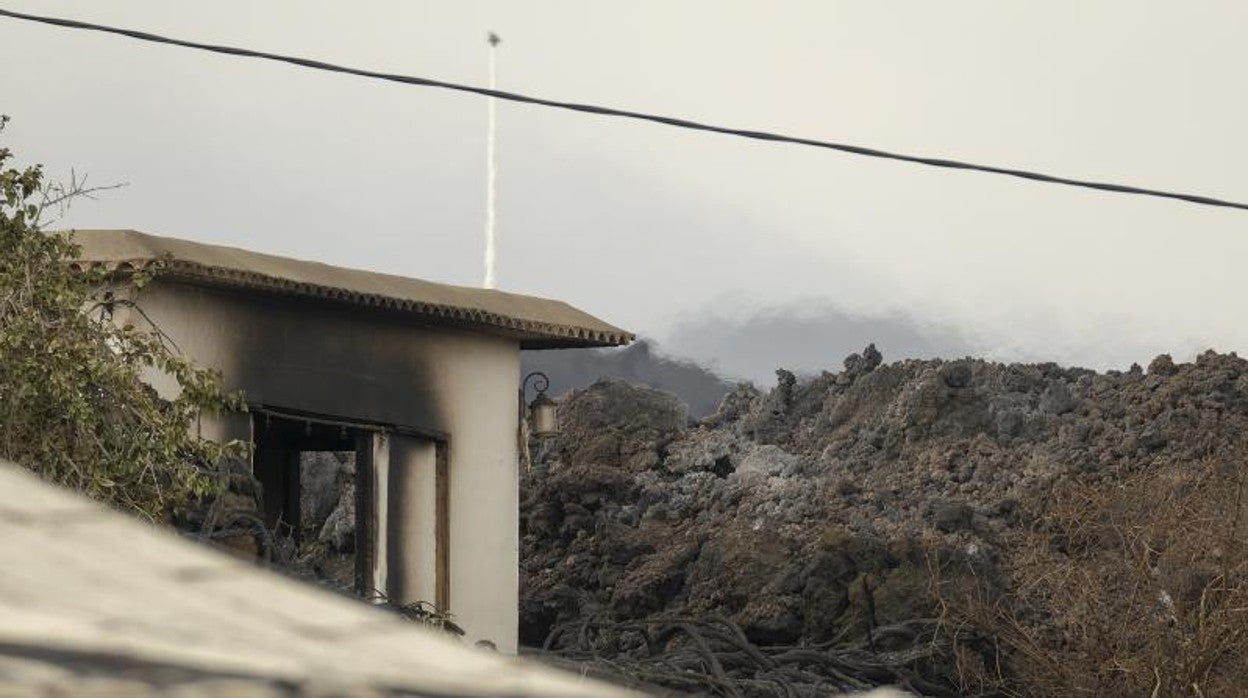 La colada 10 se adentra en una vivienda en la zona de La Laguna