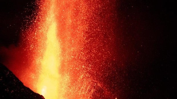 El volcán de La Palma es una «fuente de lava» de 600 metros de altura