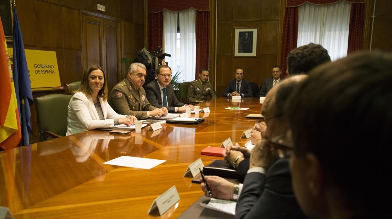 Presentación de los planes del Ministerio de Defensa para el antiguo campamento de Monte la Reina, en una reunión de 2019