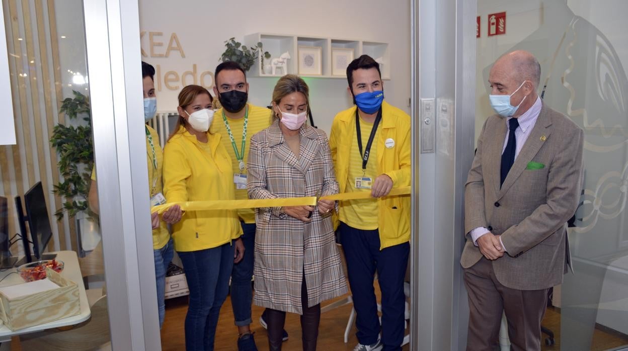 La alcaldesa de Toledo, Milagros Tolón, ha inaugurado la tienda de 'Luz del Tajo' este martes