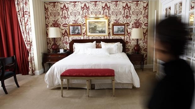 Misteriosa muerte de un hombre en el Palace: sin lesiones pero con la habitación revuelta por un robo