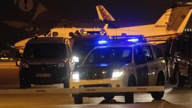 Investigan si la huida de pasajeros del avión aterrizado de emergencia en Palma se orquestó en Facebook