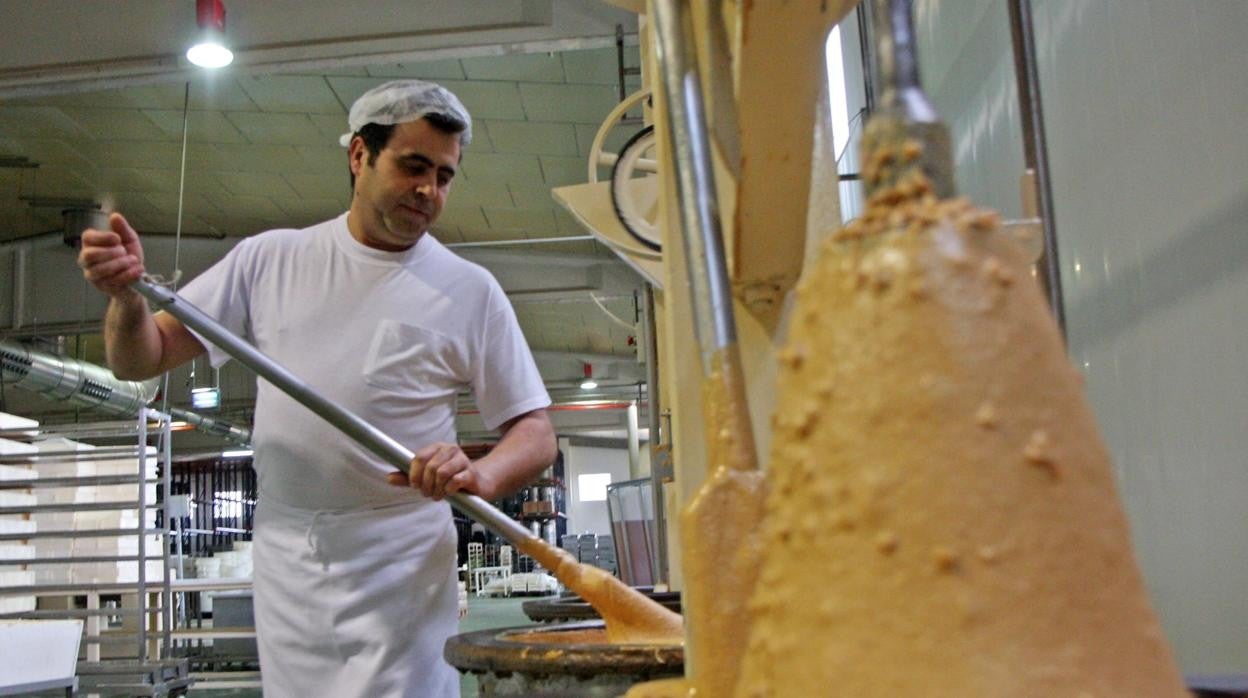 Imagen de archivo de una fábrica de turrón en Jijona (Alicante)