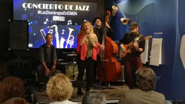 Lleno en los Museo de Aguas de Alicante para disfrutar del jazz de «Agustic Band»