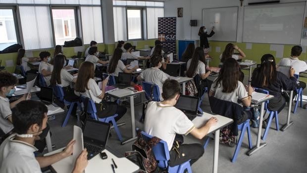 La celebración de Halloween, posible origen del brote en un colegio de Getafe con 178 alumnos en cuarentena