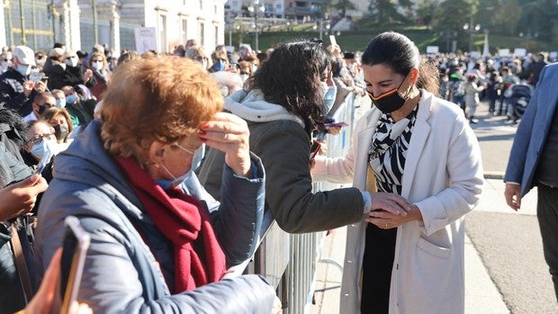 Negociación a tres bandas con Vox: educación, género y presupuestos