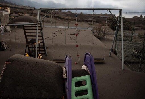 Un parque infantil en Las Manchas, evacuado desde los primeros días de erupción