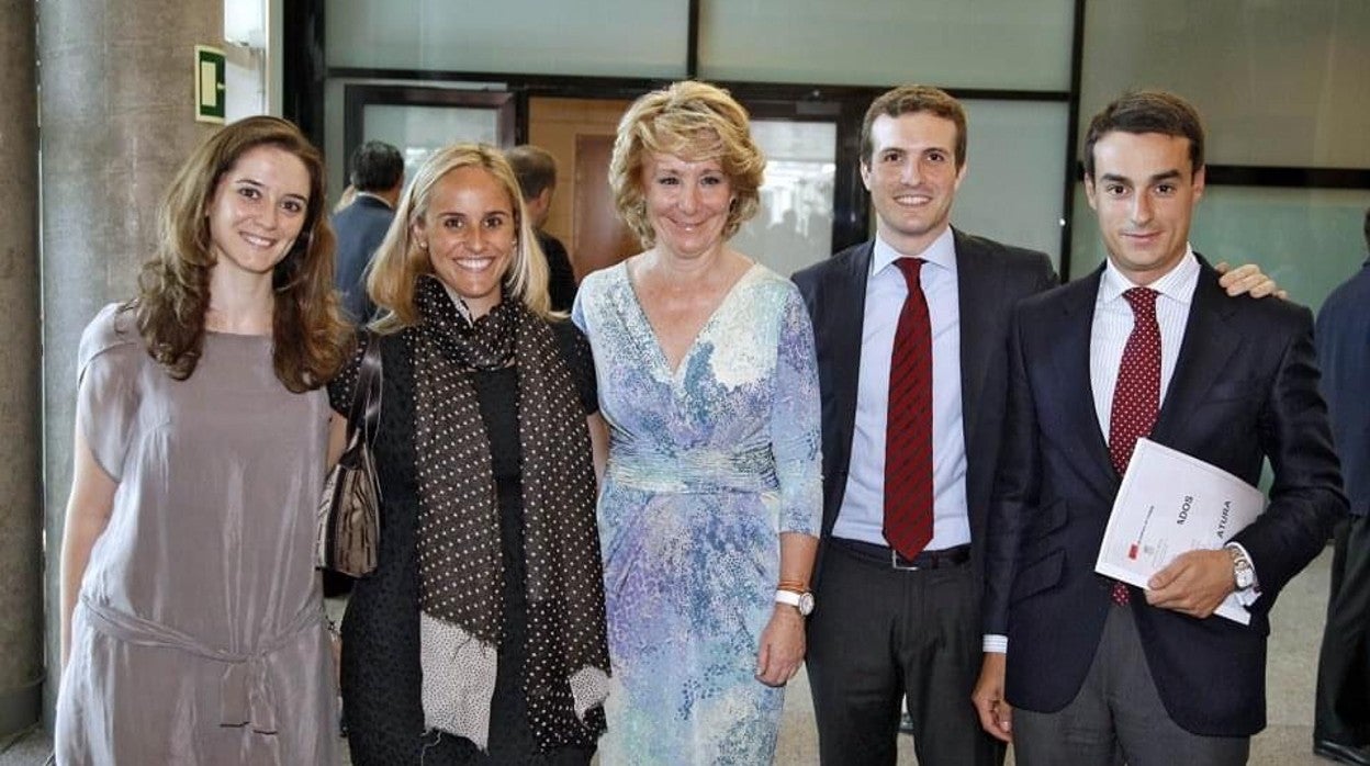 Ayuso, Camins, Aguirre, Casado y Alcayde exhiben su unidad en torno a la presidenta autonómica recién investida en 2011