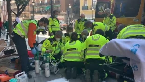 Detenido un hombre por golpear brutalmente a otro en la plaza de Lavapiés