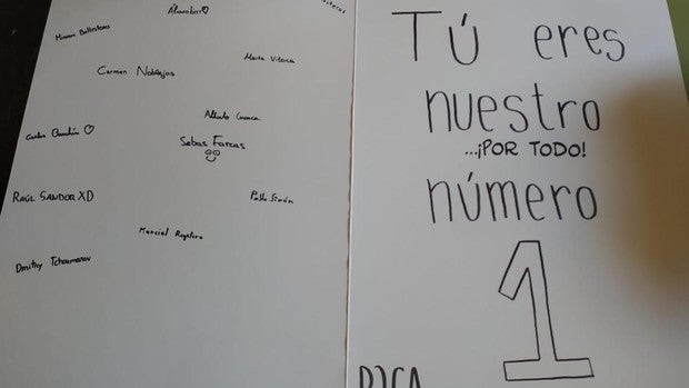 El emotivo regalo de sus alumnos a Ángel Tercero, décimo en la final del mejor docente de Secundaria y Bachillerato