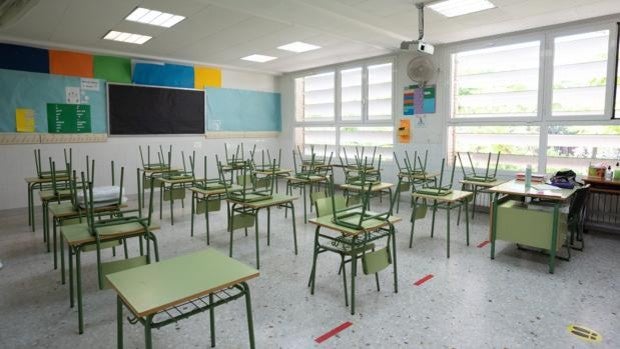 Denuncian que la Generalitat Valenciana no ha repartido mascarillas a los profesores desde el inicio de curso