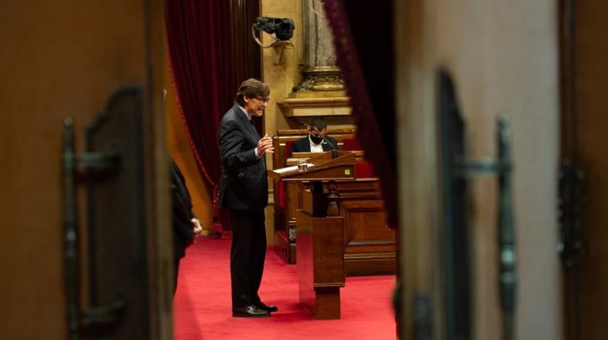 Salvador Illa, en el pleno del Parlament