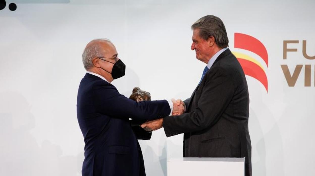 Pablo Llarena recoge el premio de la Fundación Villacisneros