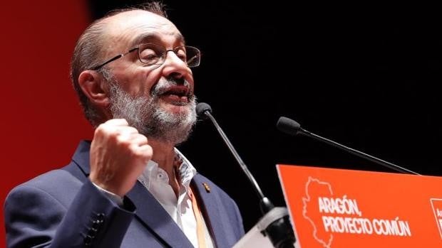 Lambán defiende la Ley de Amnistía de 1977 y carga contra Sánchez y Podemos por atacarla