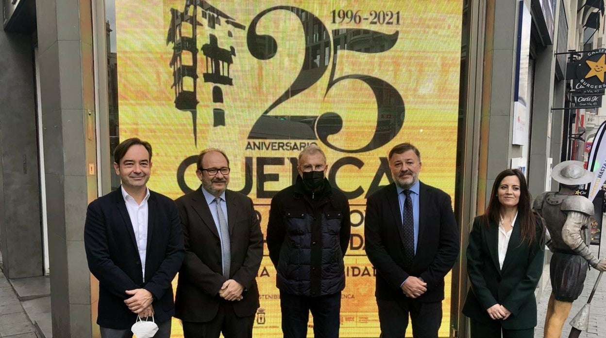 Darío Dolz y el concejal de Cultura junto al artista José María Yturralde durante la presentación de los actos en Madrid