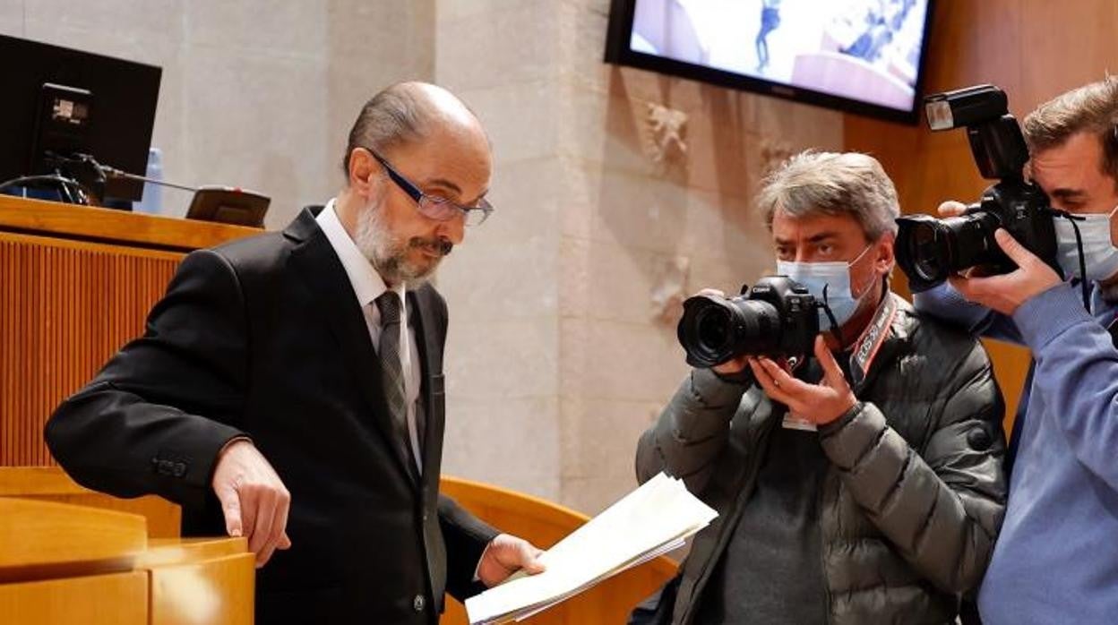 El presidente de Aragón y líder regional del PSOE, Javier Lambán, fotografiado en las Cortes de Aragón
