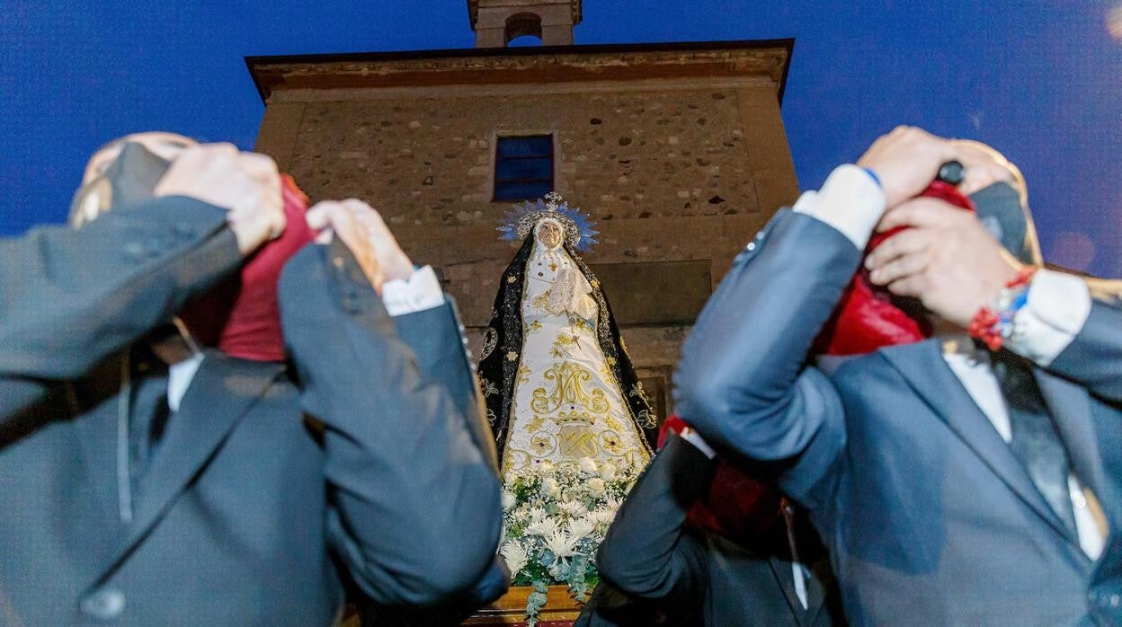 La Soledad Dolorosa durante la procesión para celebrar el último acto del centenario de su primera salida por Segovia