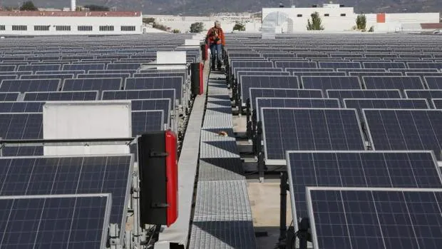 Avecox instalará más de 700 placas solares para ahorrarse 44.000 euros al año