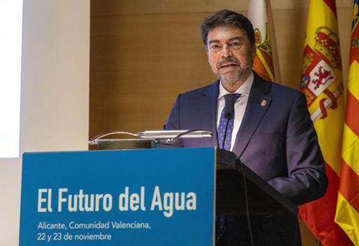 El alcalde Luis Barcala, durante su intervención