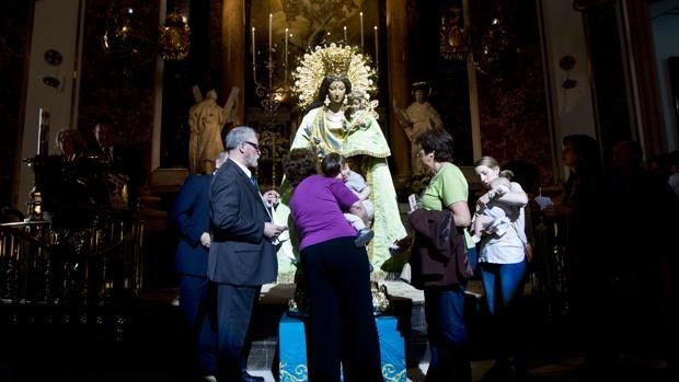 Besamanos a la Virgen de los Desamparados en Valencia: medidas covid y horarios para el 24 de noviembre