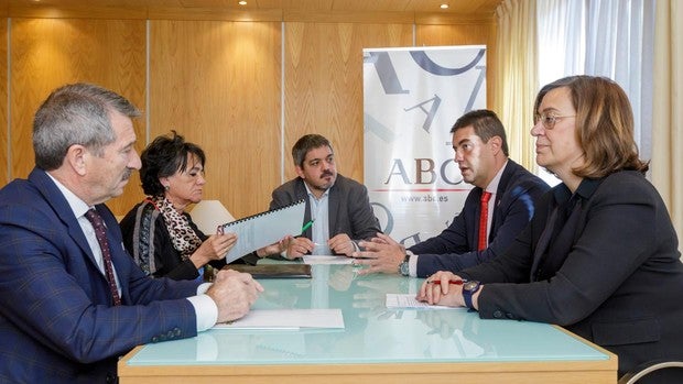 Junta y municipios exigen al Gobierno un nuevo reparto de los fondos locales
