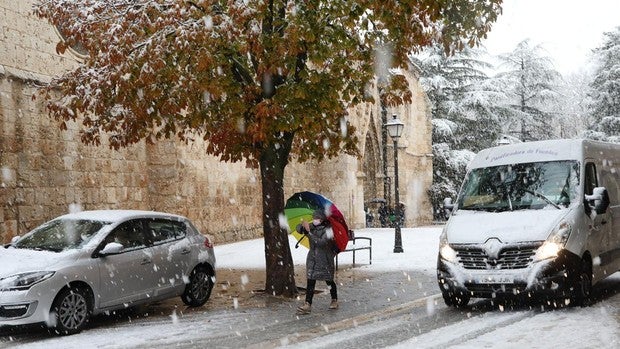 La DANA deja intensas nevadas en Burgos, Palencia y Valladolid y complica la circulación en sus carreteras