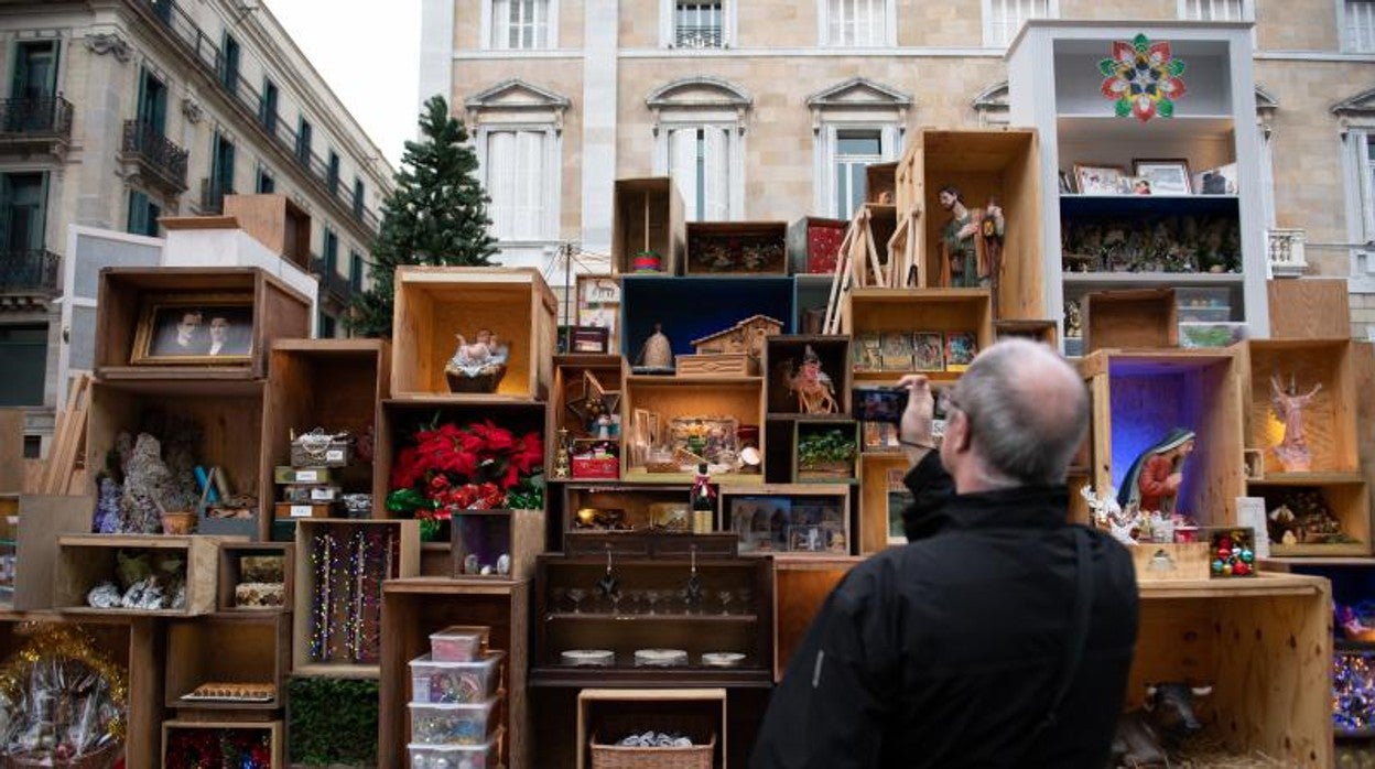 El polémico belén de 2019, el último que tuvo la plaza Sant Jaume