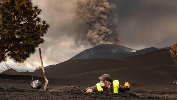 Seis terremotos durante la noche y tremor bajo, señales compatibles con un volcán con menos energía